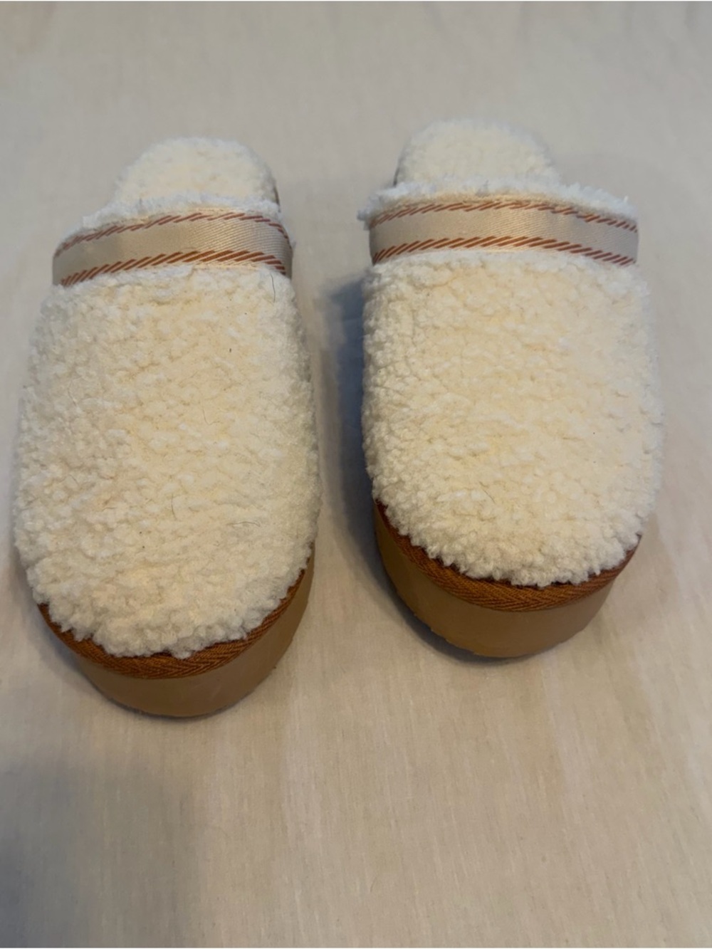 Cozy Sherpa Slip-On Slippers in Cream